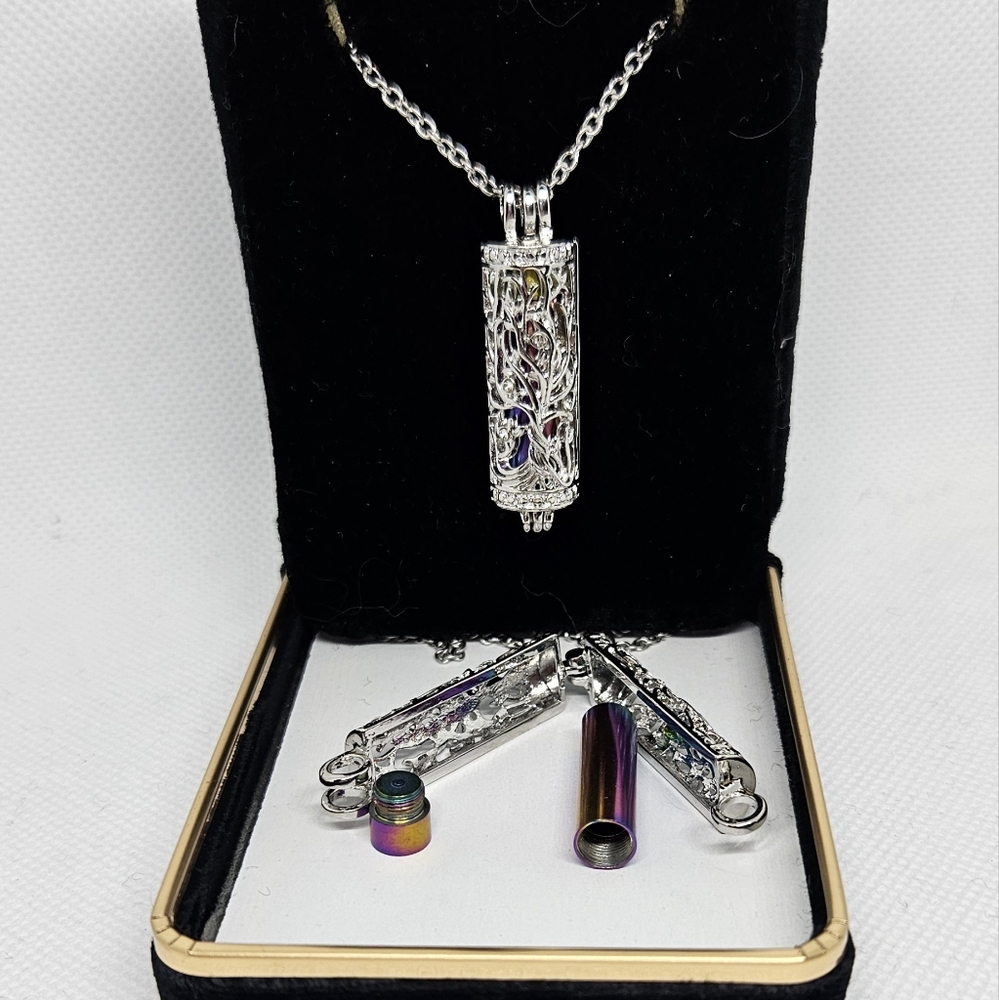 Pendant with silvery filigree exterior NWT fill with essential oils, ash…